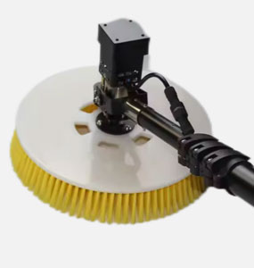 Single head cleaning brush